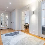 Elegant And Spacious 4-bedroom In 16th Paris