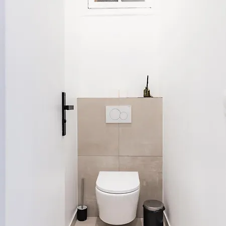 Elegant And Spacious 4-bedroom In 16th