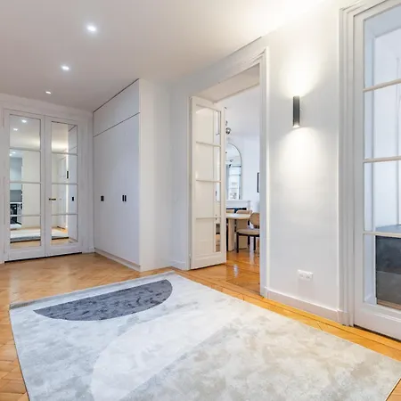 Elegant And Spacious 4-bedroom In 16th 巴黎