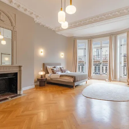 Elegant And Spacious 4-bedroom In 16th