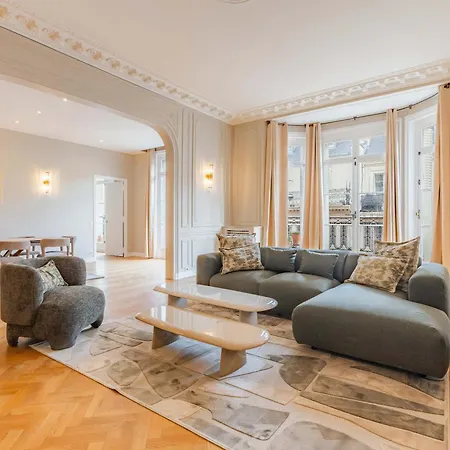 Elegant And Spacious 4-bedroom In 16th