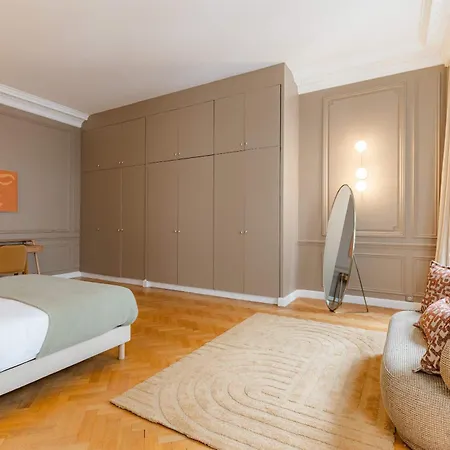 Elegant And Spacious 4-bedroom In 16th Lejlighed Paris