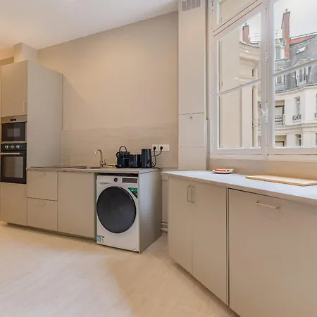 Elegant And Spacious 4-bedroom In 16th