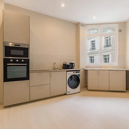 Elegant And Spacious 4-bedroom In 16th * Parigi
