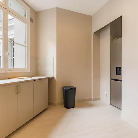 Elegant And Spacious 4-bedroom In 16th Lejlighed *