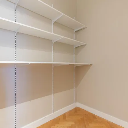 Elegant And Spacious 4-bedroom In 16th