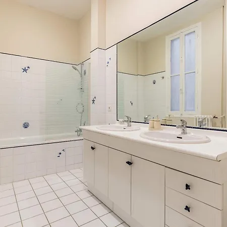 Lejlighed Elegant And Spacious 4-bedroom In 16th Paris