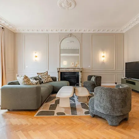 Elegant And Spacious 4-bedroom In 16th *
