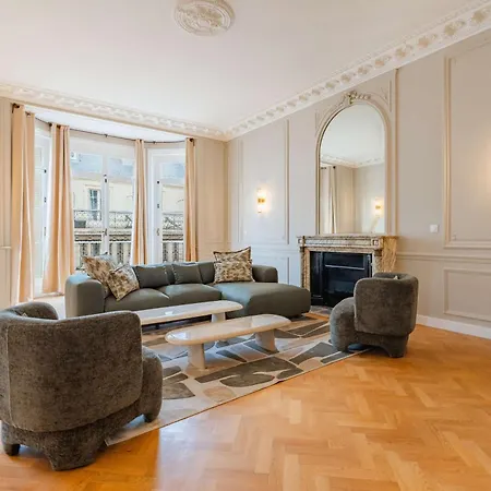 Elegant And Spacious 4-bedroom In 16th Lejlighed *