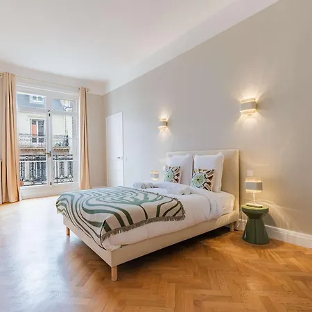 Elegant And Spacious 4-bedroom In 16th