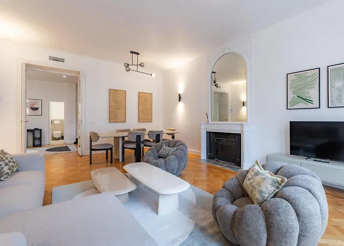 Elegant And Spacious 4-bedroom In 16th 아파트 파리