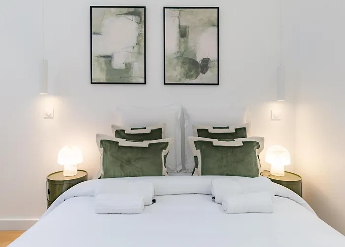 Elegant And Spacious 4-bedroom In 16th