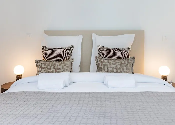 Elegant And Spacious 4-bedroom In 16th * 파리