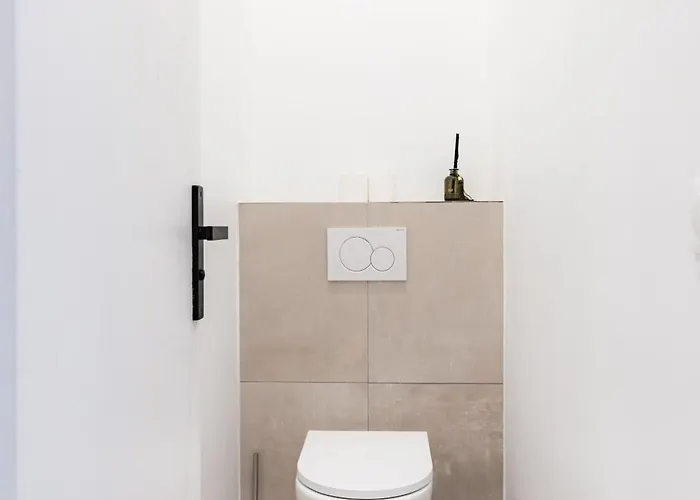 Elegant And Spacious 4-bedroom In 16th