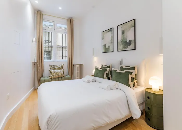 Elegant And Spacious 4-bedroom In 16th 아파트 파리