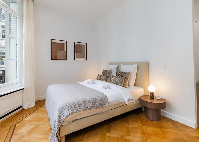 Elegant And Spacious 4-bedroom In 16th 파리