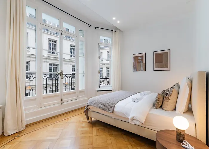 아파트 Elegant And Spacious 4-bedroom In 16th 파리