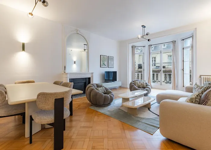 Elegant And Spacious 4-bedroom In 16th 아파트 파리