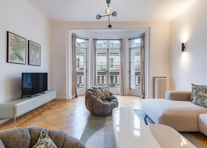 Elegant And Spacious 4-bedroom In 16th 아파트 파리