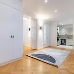 アパート Elegant And Spacious 4-bedroom In 16th *