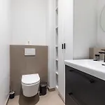 Elegant And Spacious 4-bedroom In 16th アパート *