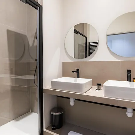 Apartmán Elegant And Spacious 4-bedroom In 16th *