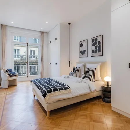 Elegant And Spacious 4-bedroom In 16th Lägenhet Paris