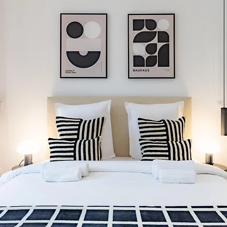 Apartmán Elegant And Spacious 4-bedroom In 16th *