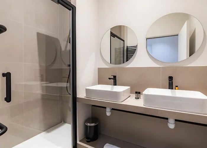 Apartment Elegant And Spacious 4-bedroom In 16th *