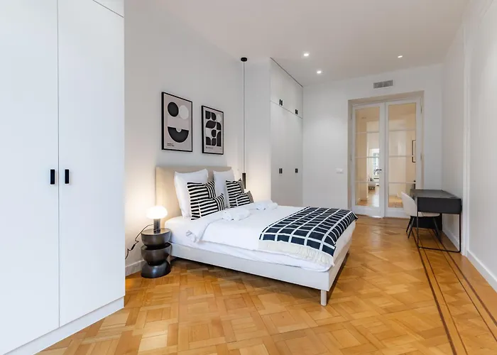 Lägenhet Elegant And Spacious 4-bedroom In 16th *
