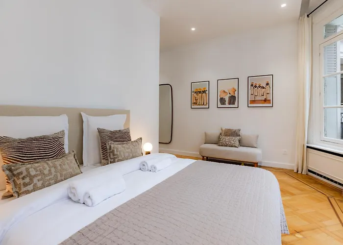 Apartment Elegant And Spacious 4-bedroom In 16th