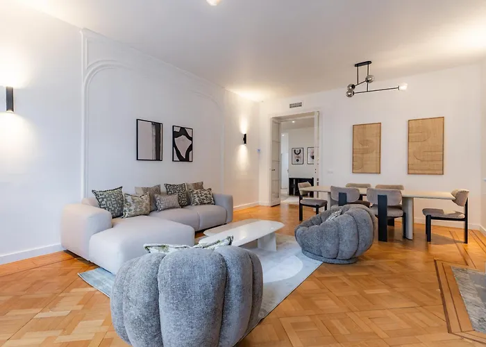 Elegant And Spacious 4-bedroom In 16th Lägenhet *