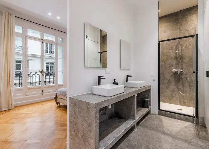 Elegant And Spacious 4-bedroom In 16th Lägenhet *