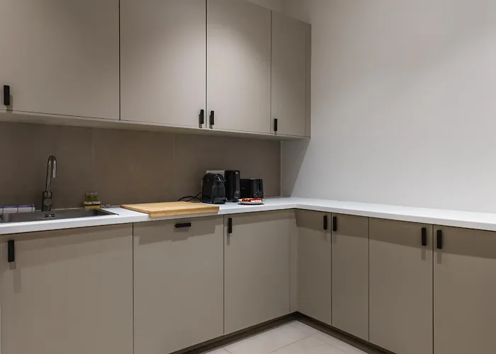 Elegant And Spacious 4-bedroom In 16th Apartment