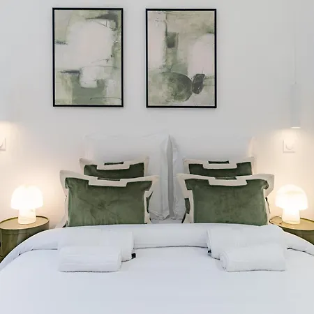 Elegant And Spacious 4-bedroom In 16th